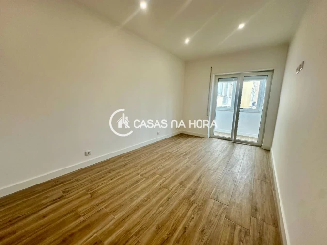 Apartamento T3 para Arrendamento em Almada, Cova da Piedade, Pragal e Cacilhas Foto 17