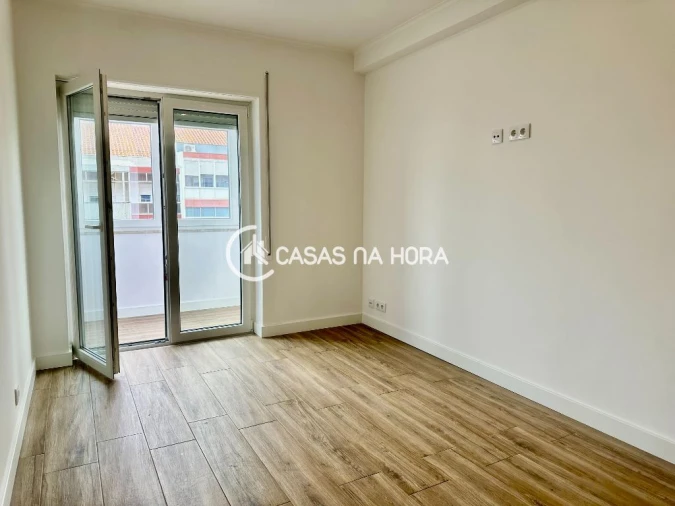 Apartamento T3 para Arrendamento em Almada, Cova da Piedade, Pragal e Cacilhas Foto 20