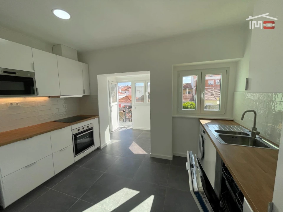 Apartamento T3 para Arrendamento em Seixal, Arrentela e Aldeia de Paio Pires Foto 1