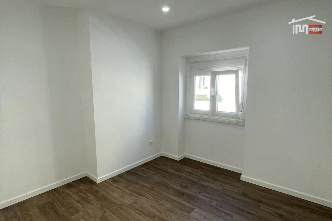 Apartamento T3 para Arrendamento em Seixal, Arrentela e Aldeia de Paio Pires Foto 9