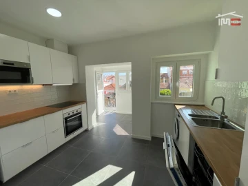 Apartamento T3 para Arrendamento em Seixal, Arrentela e Aldeia de Paio Pires