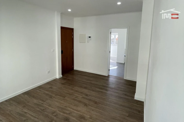 Apartamento T3 para Arrendamento em Seixal, Arrentela e Aldeia de Paio Pires Foto 6