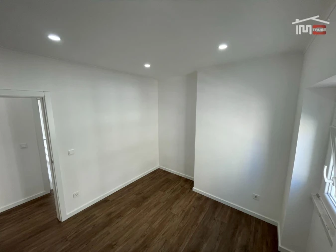 Apartamento T3 para Arrendamento em Seixal, Arrentela e Aldeia de Paio Pires Foto 13