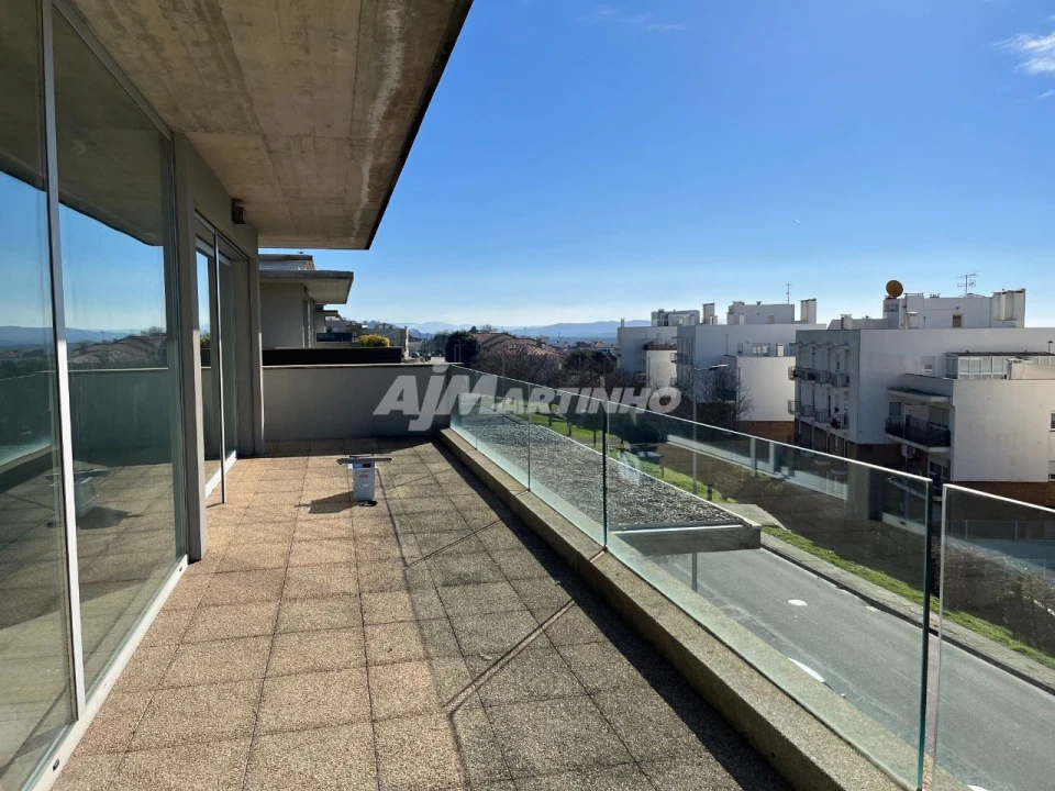 Apartamento T4 para Arrendamento em Santa Maria Maior e Monserrate e Meadela Foto 4