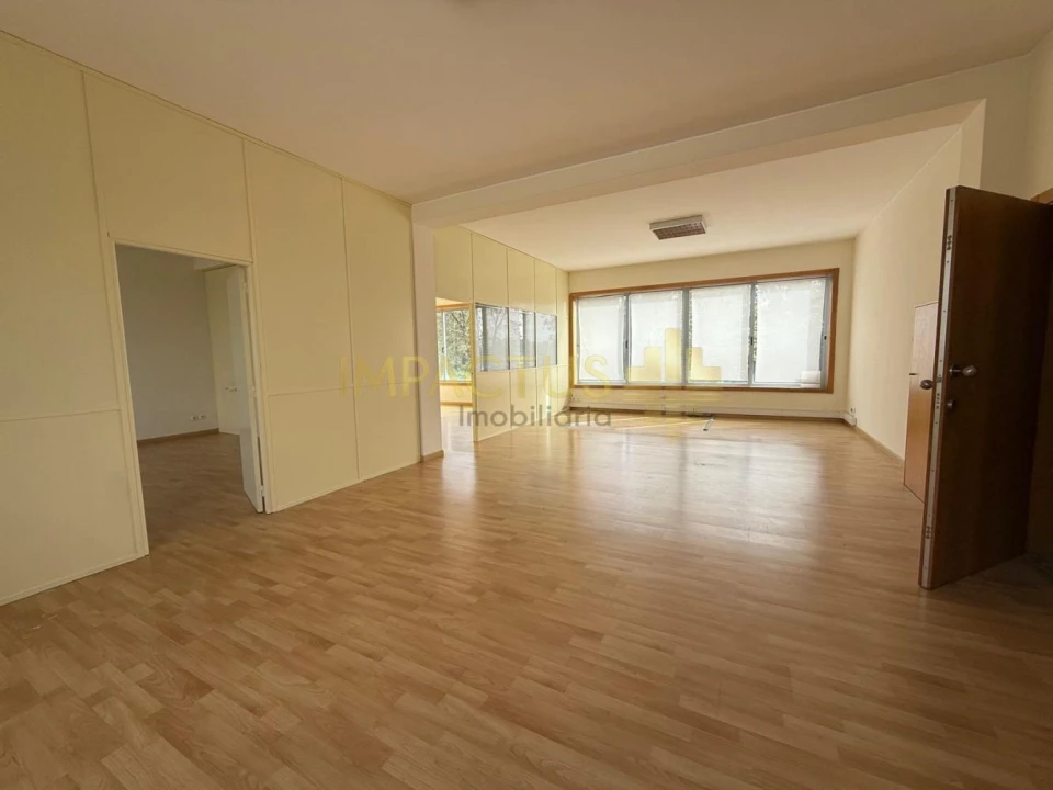 Loja para Arrendamento em Coronado (São Romão e São Mamede) Foto 1