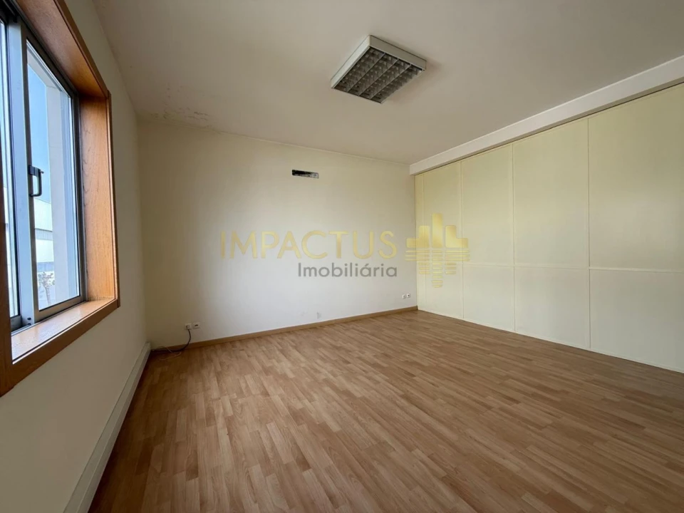 Loja para Arrendamento em Coronado (São Romão e São Mamede) Foto 4