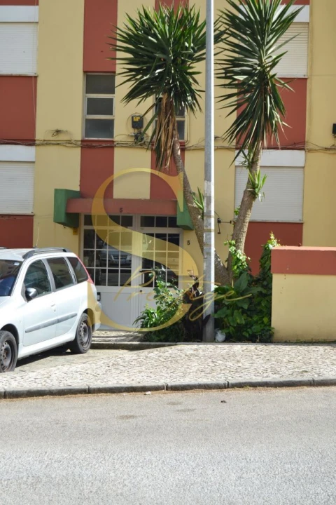 Apartamento T1 para Venda em Agualva e Mira-Sintra