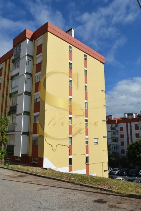 Apartamento T1 para Venda em Agualva e Mira-Sintra