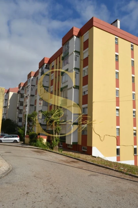 Apartamento T1 para Venda em Agualva e Mira-Sintra