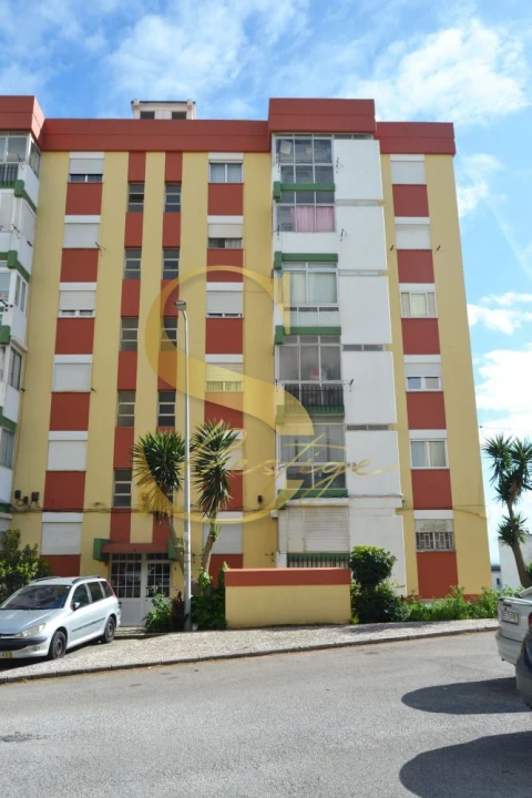 Apartamento T1 para Venda em Agualva e Mira-Sintra