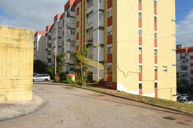 Apartamento T1 para Venda em Agualva e Mira-Sintra Foto 28