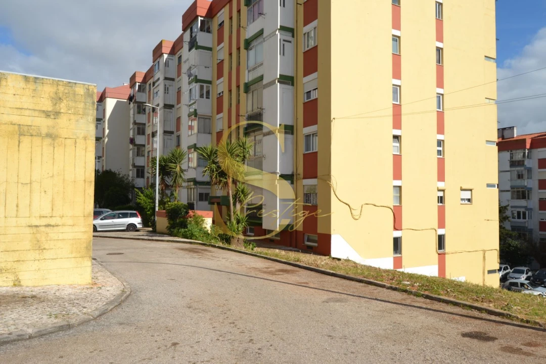 Apartamento T1 para Venda em Agualva e Mira-Sintra Foto 28