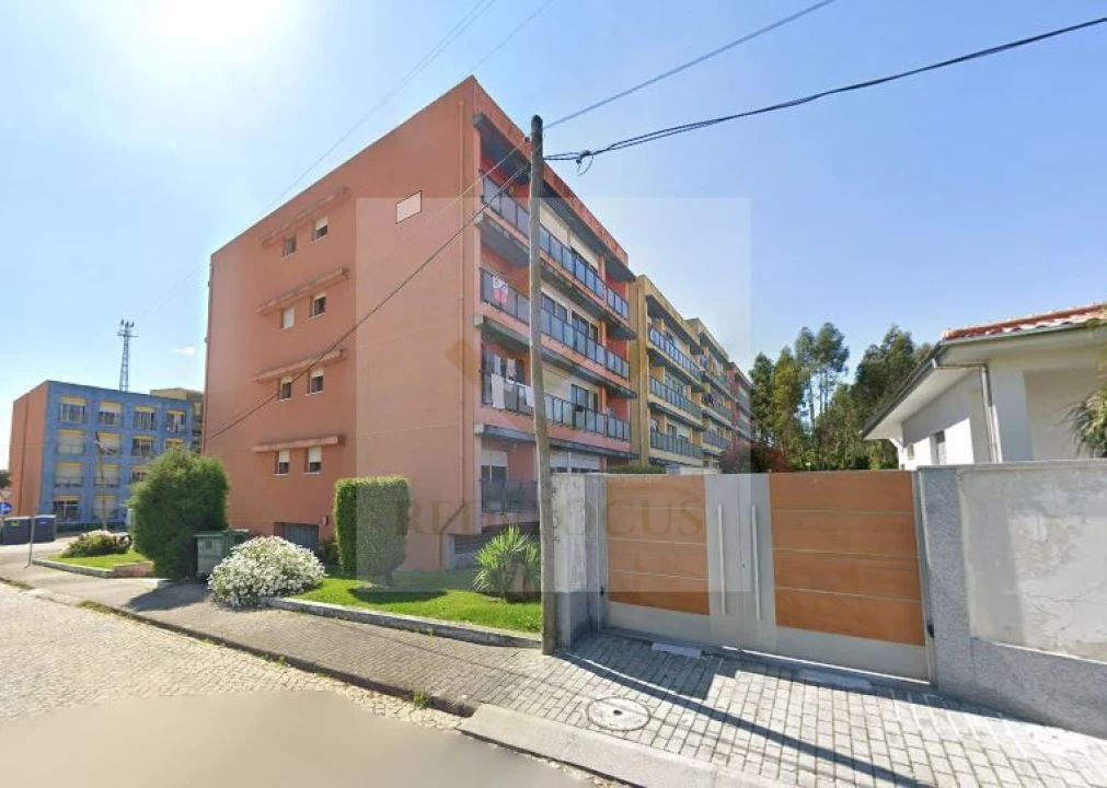 Apartamento T2 para Venda em Santa Maria de Lamas Foto 1
