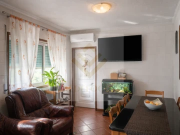 Moradia T3 para Venda em Sobrado e Bairros