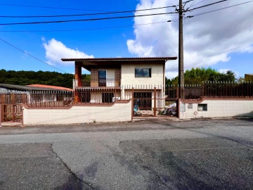 Moradia T3 para Venda em Santa Maria de Lamas