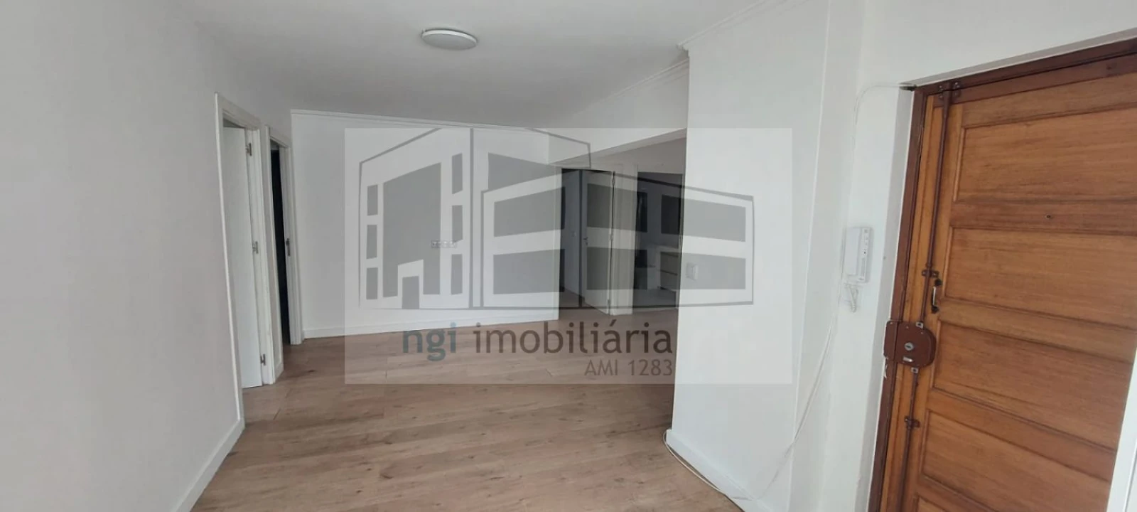 Loja para Arrendamento em Venteira Foto 3