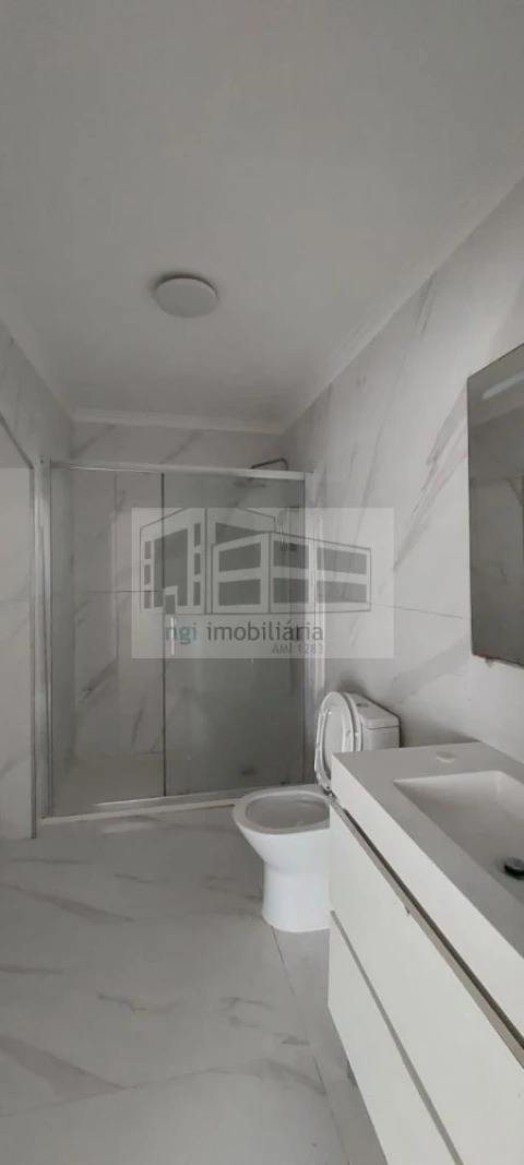 Loja para Arrendamento em Venteira