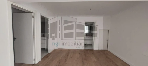 Loja para Arrendamento em Venteira