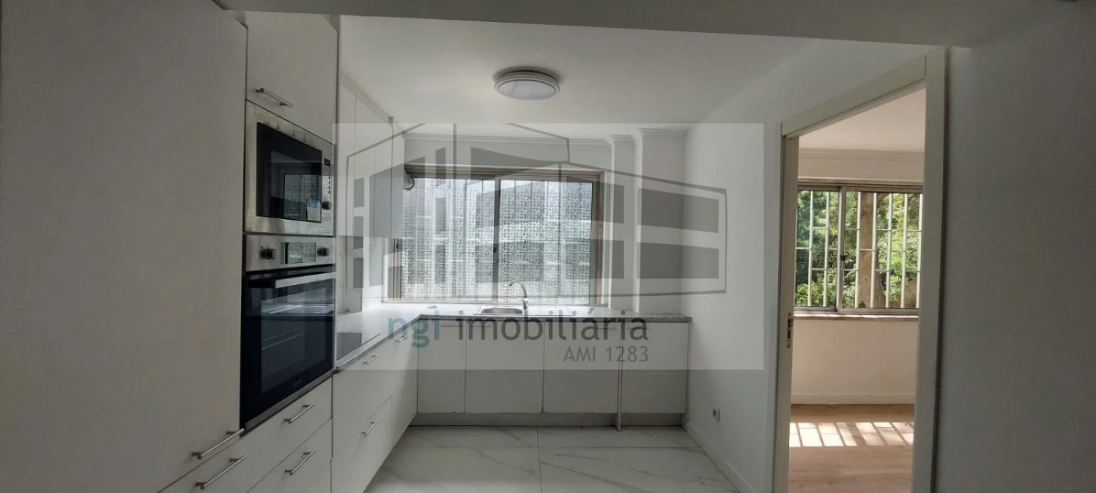 Loja para Arrendamento em Venteira Foto 1