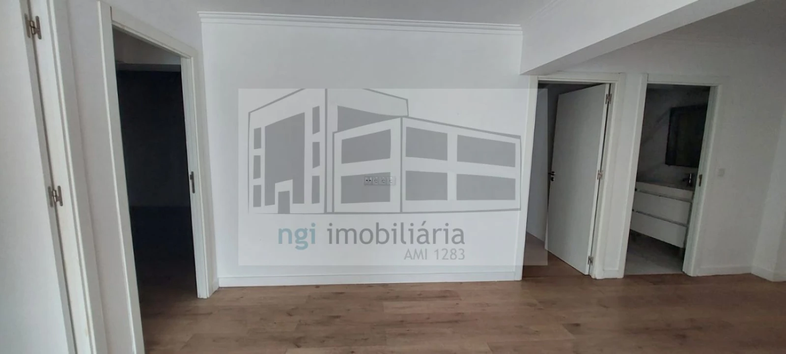 Loja para Arrendamento em Venteira Foto 9