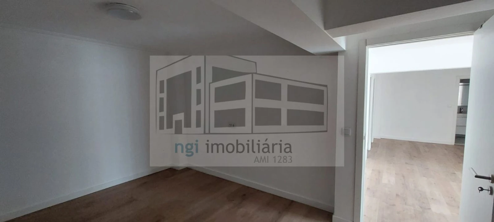 Loja para Arrendamento em Venteira Foto 15