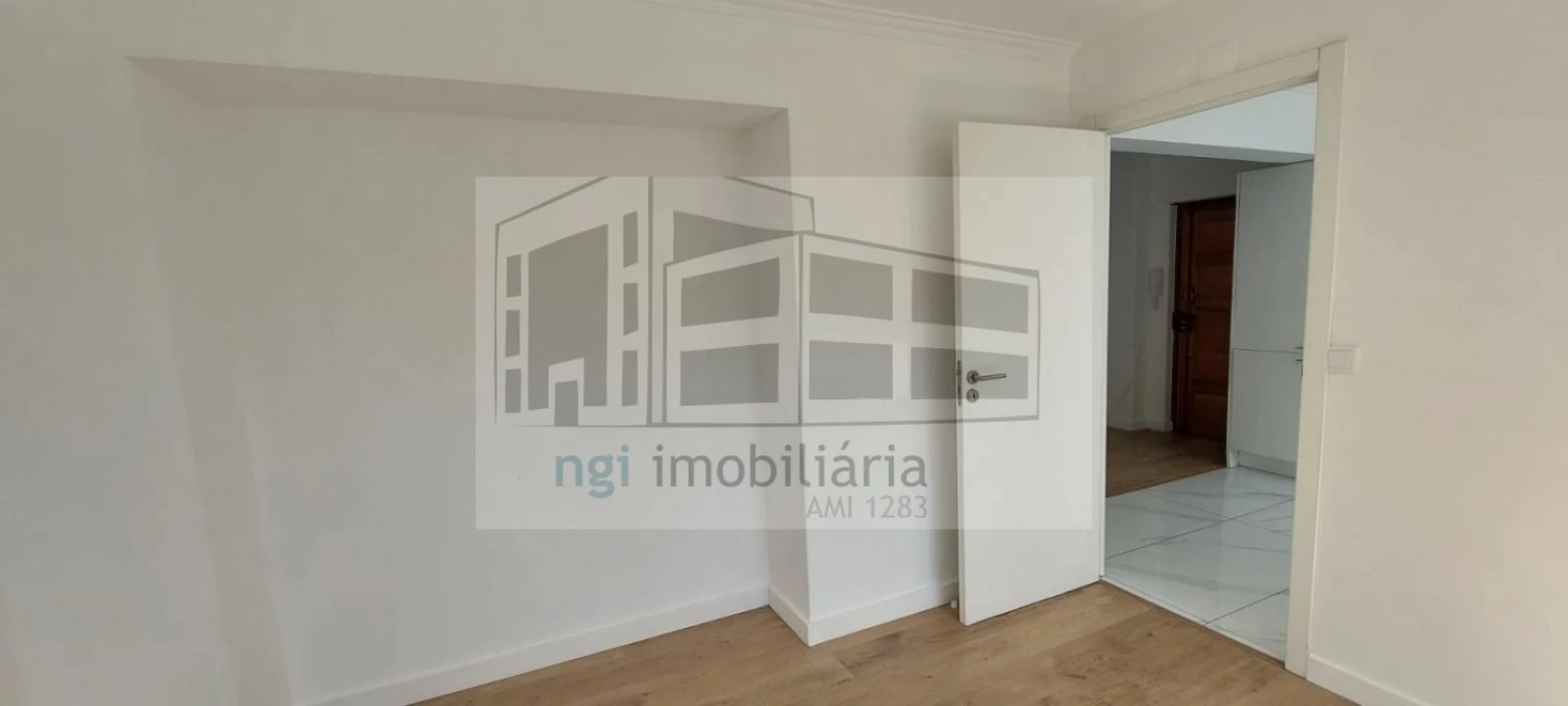 Loja para Arrendamento em Venteira Foto 5