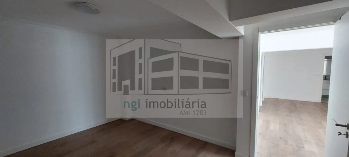 Loja para Arrendamento em Venteira Foto 15