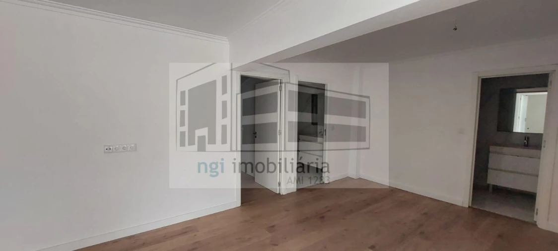 Loja para Arrendamento em Venteira Foto 4