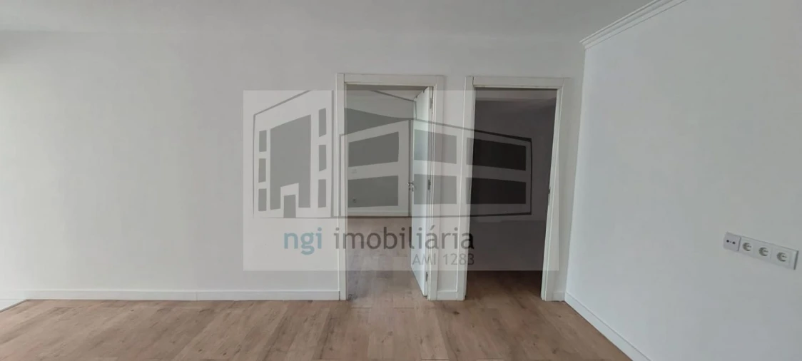 Loja para Arrendamento em Venteira Foto 10