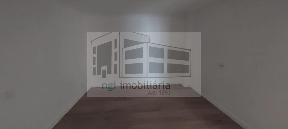 Loja para Arrendamento em Venteira Foto 13