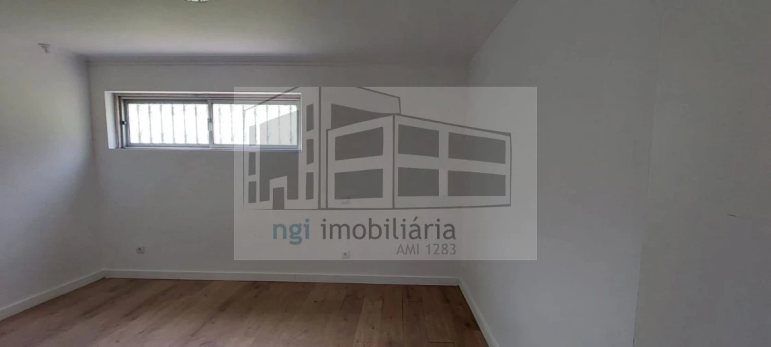 Loja para Arrendamento em Venteira Foto 6