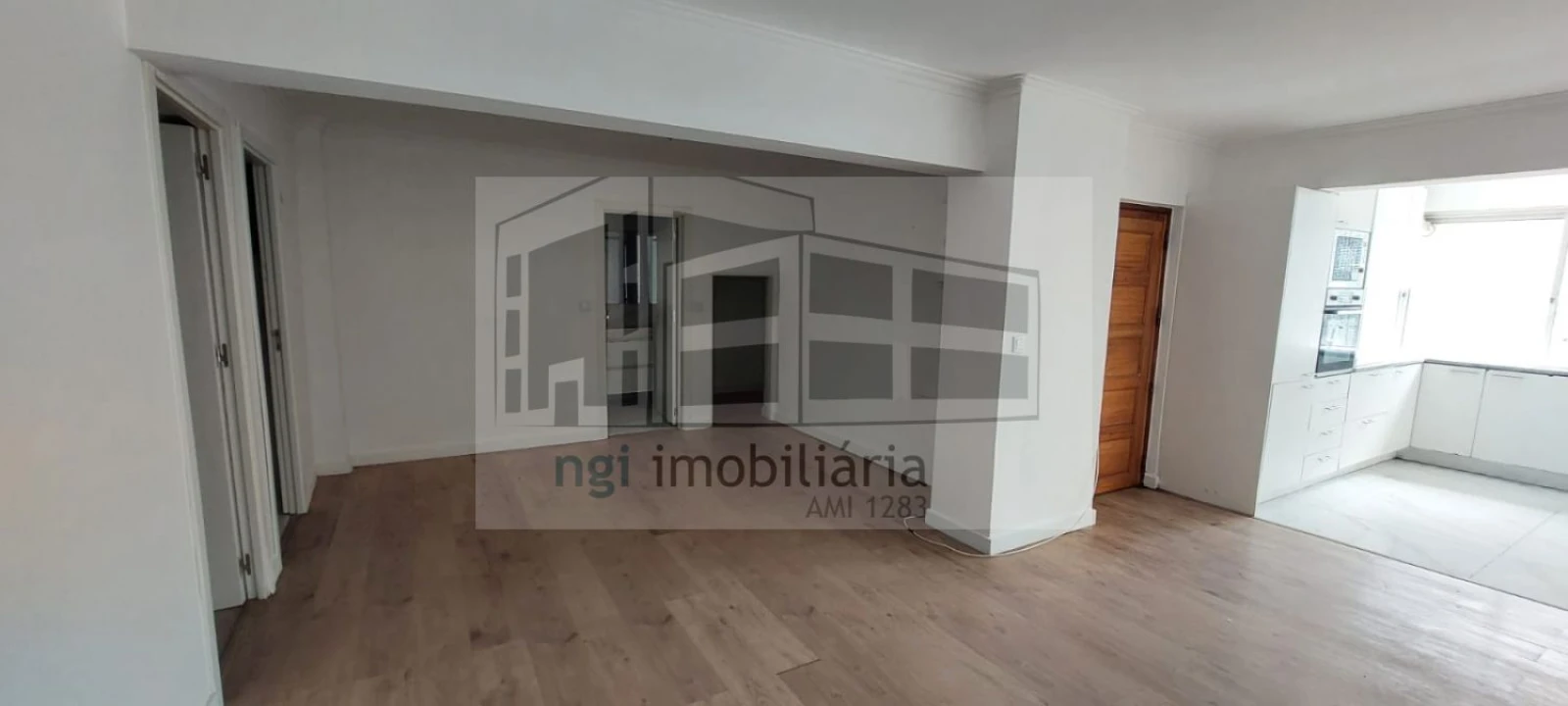 Loja para Arrendamento em Venteira Foto 14