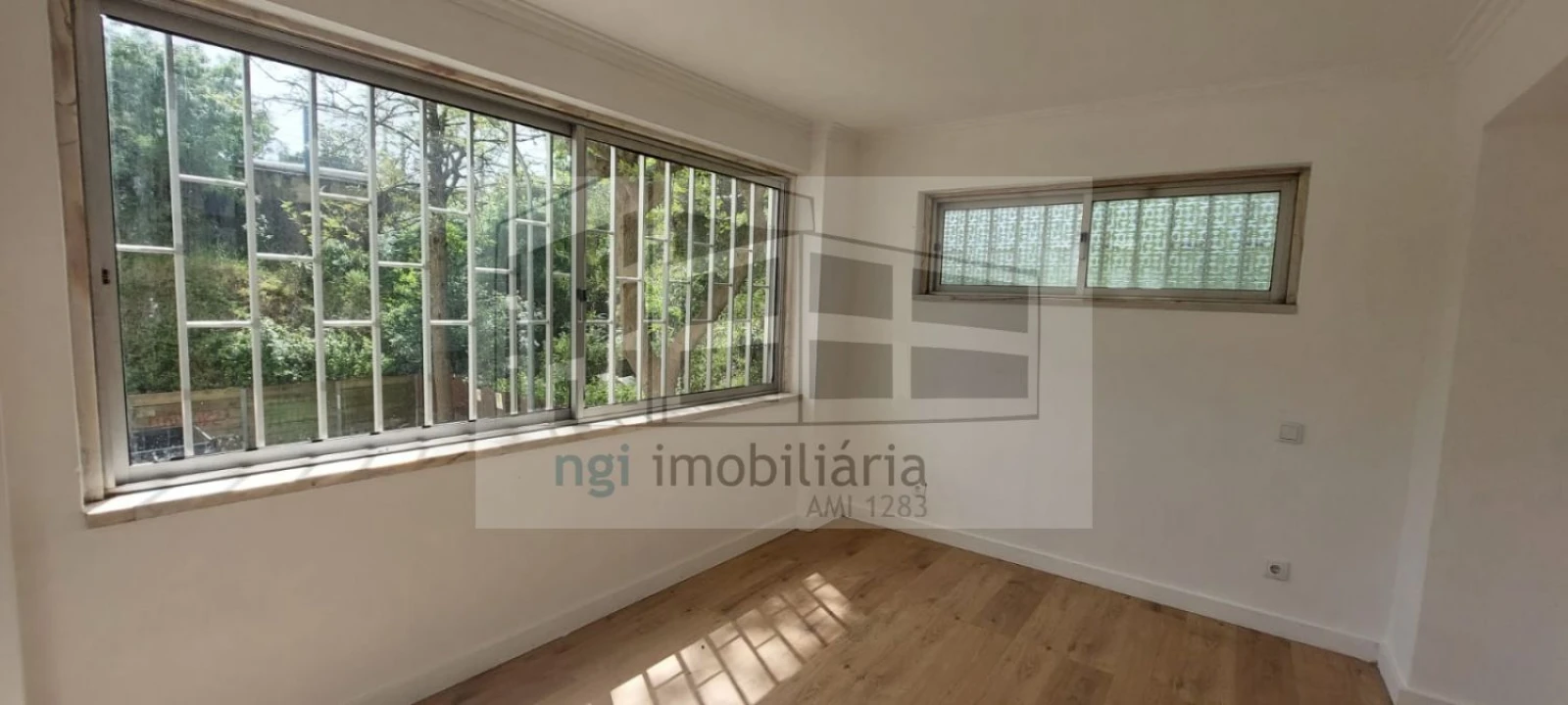 Loja para Arrendamento em Venteira Foto 18