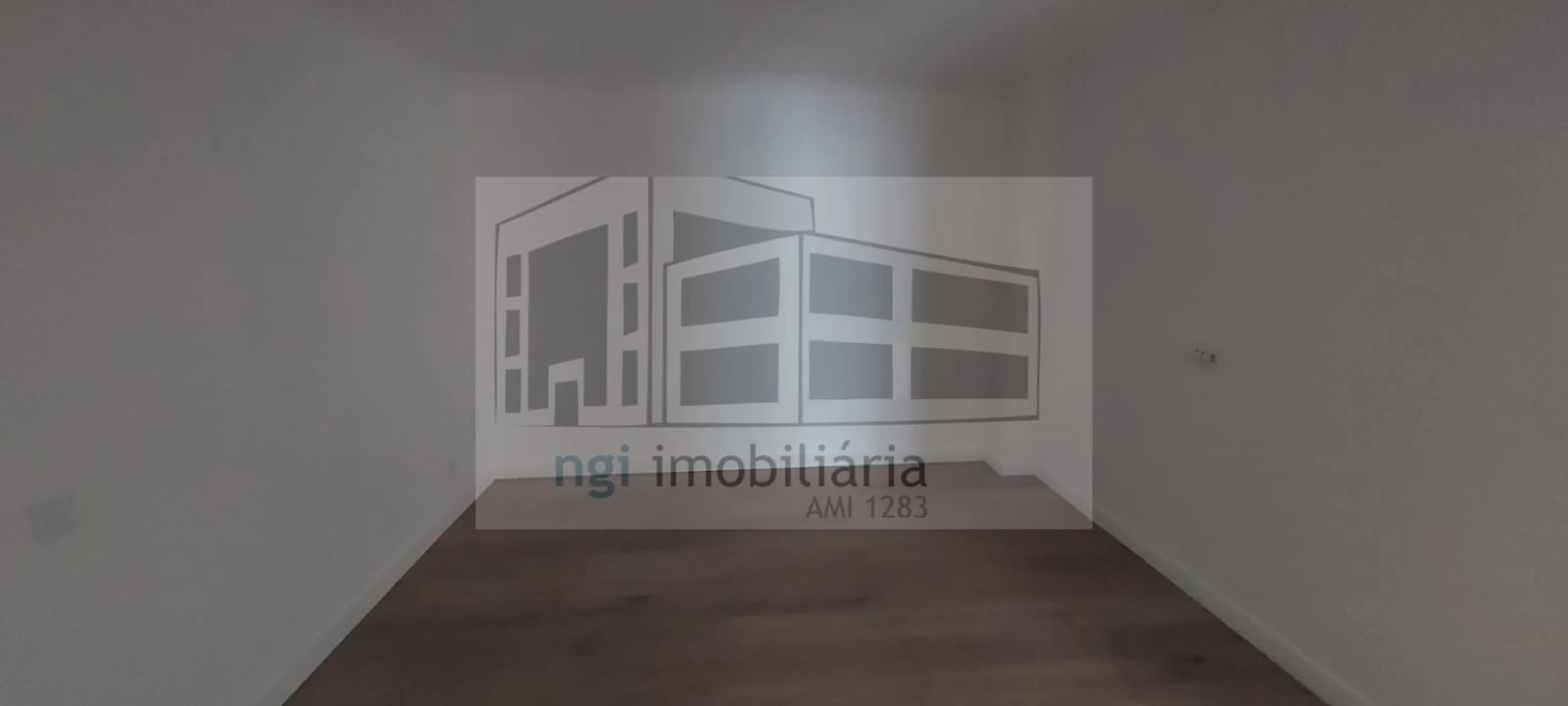 Loja para Arrendamento em Venteira Foto 13