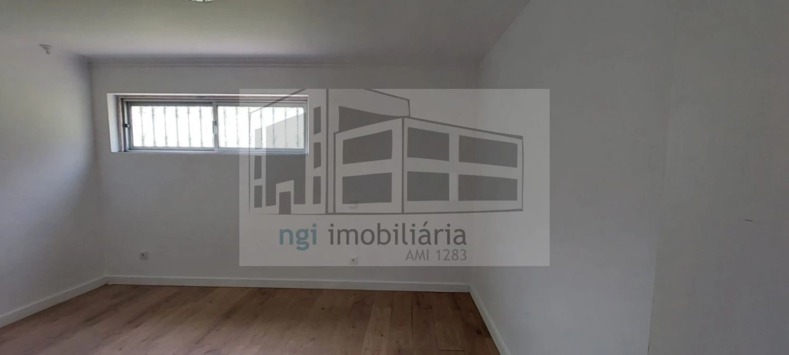 Loja para Arrendamento em Venteira Foto 6