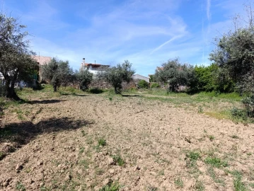 Moradia T4 para Venda em Três Povos