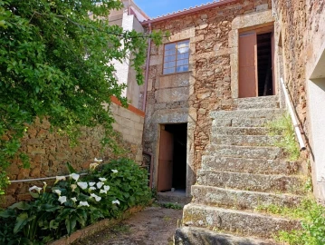 Moradia T4 para Venda em Três Povos