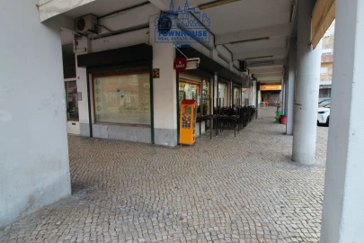 Loja para Venda em Pontinha e Famões