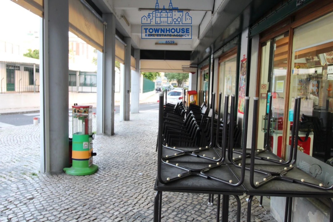 Loja para Venda em Pontinha e Famões Foto 1