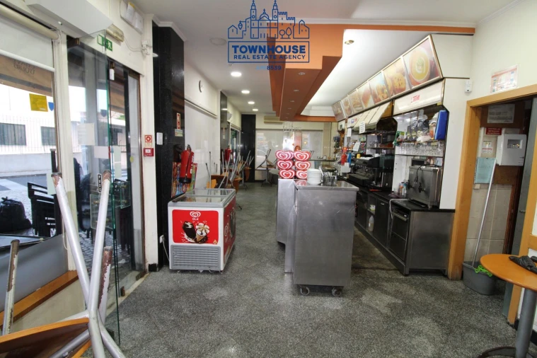 Loja para Venda em Pontinha e Famões Foto 2