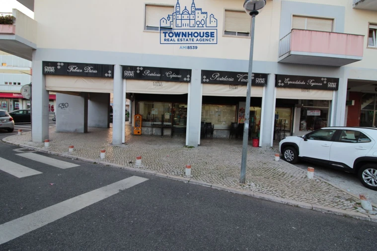 Loja para Venda em Pontinha e Famões Foto 6