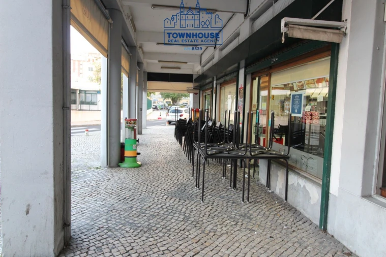 Loja para Venda em Pontinha e Famões Foto 16