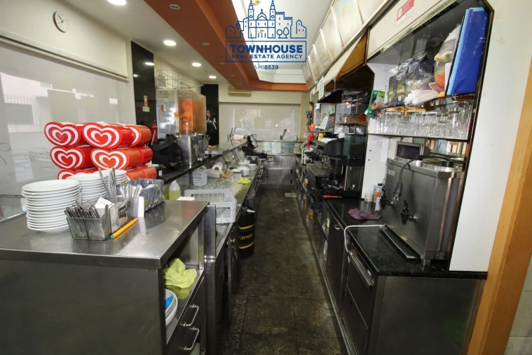 Loja para Venda em Pontinha e Famões Foto 18