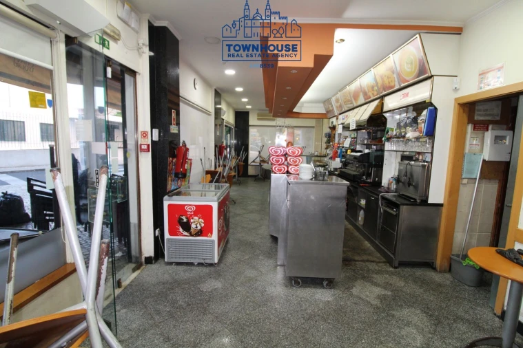 Loja para Venda em Pontinha e Famões Foto 3