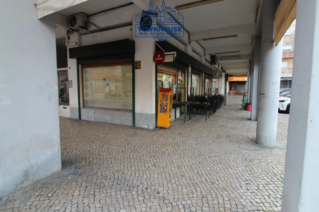 Loja para Venda em Pontinha e Famões Foto 10