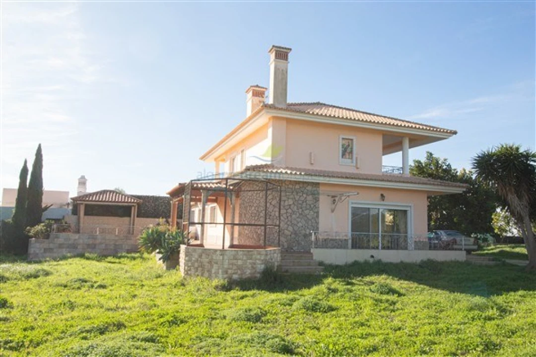 Moradia T4 para Venda em Santa Barbara de Nexe Foto 4