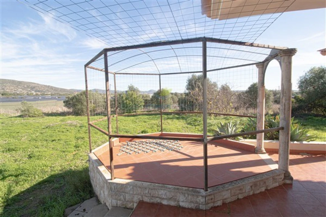 Moradia T4 para Venda em Santa Barbara de Nexe Foto 8