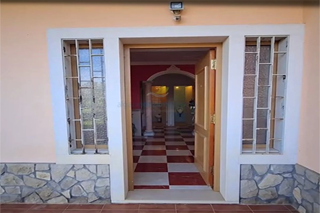 Moradia T4 para Venda em Santa Barbara de Nexe Foto 12