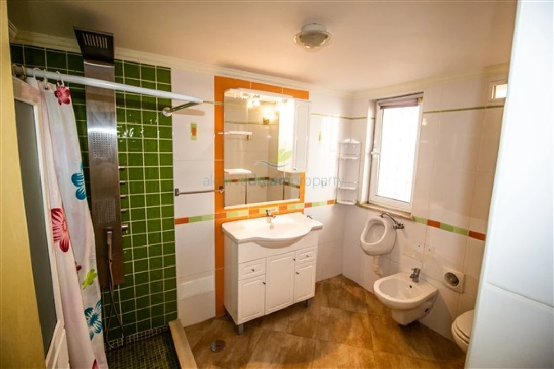 Moradia T4 para Venda em Santa Barbara de Nexe Foto 24