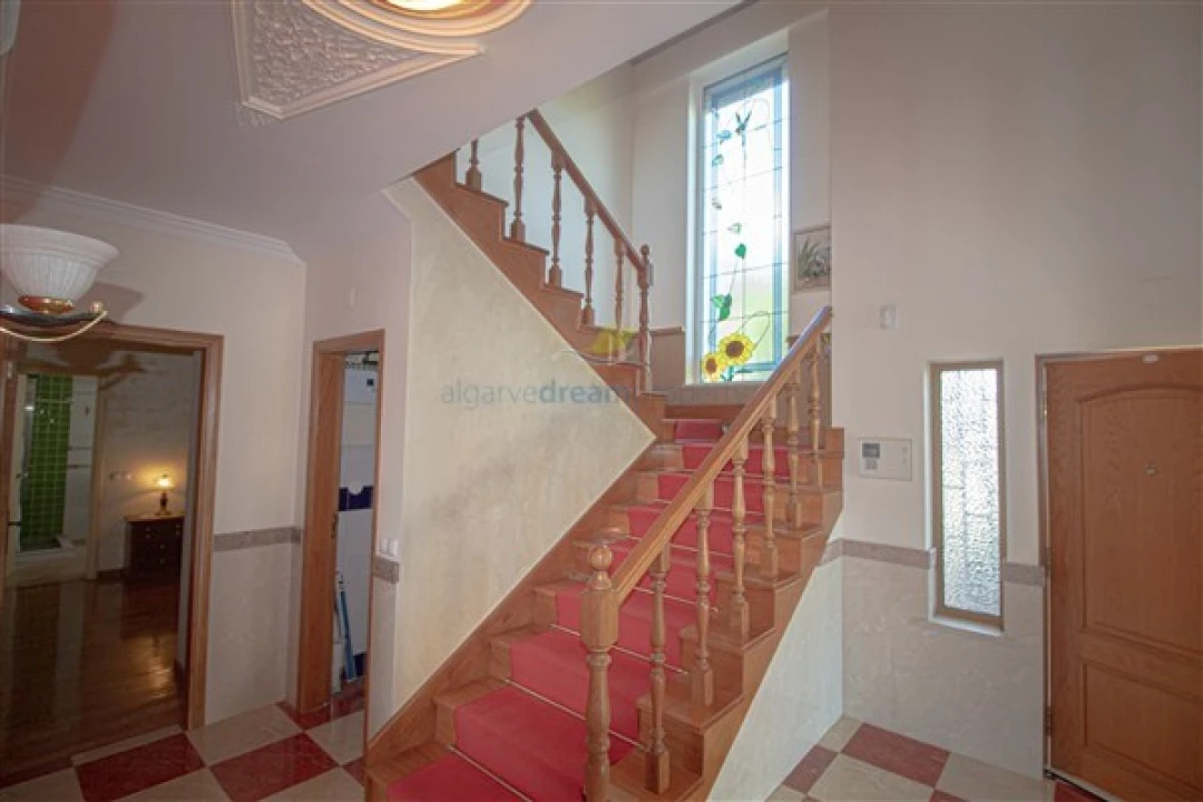 Moradia T4 para Venda em Santa Barbara de Nexe Foto 25